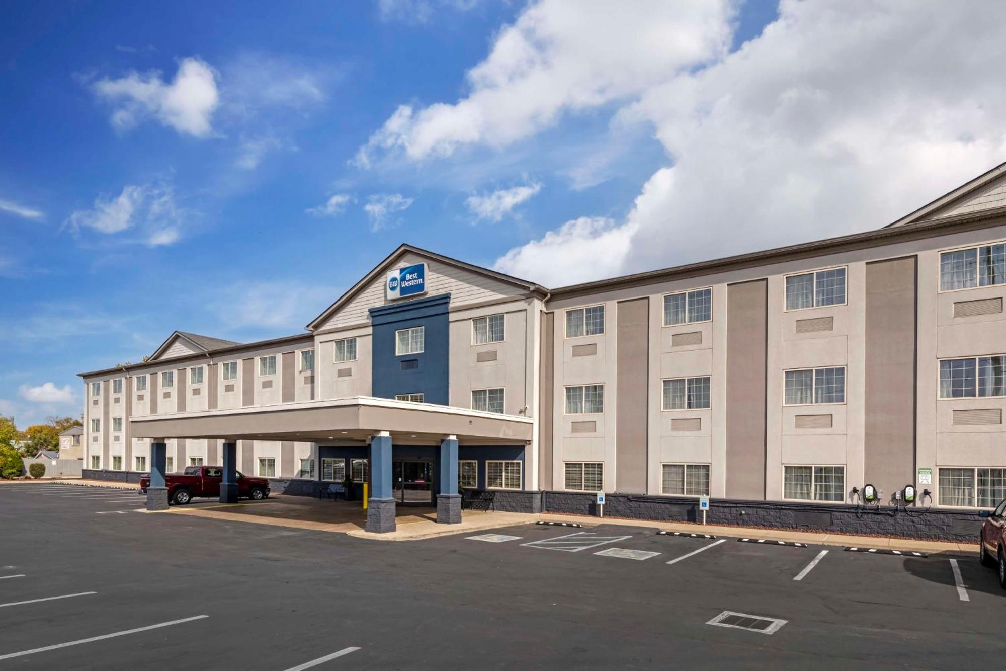 Western Airport Expo Hotel 3*